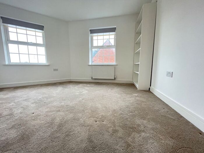 4 Bedroom Semi-Detached House To Rent In Rossway Drive, Bushey, WD23