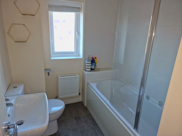 3 Bedroom Semi-Detached House To Rent In Newlands Lane, Emersons Green, Bristol, BS16