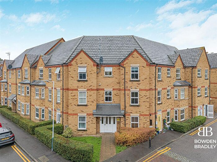 2 Bedroom Flat For Sale In Green Park Court, Bushy Close, Romford, RM1