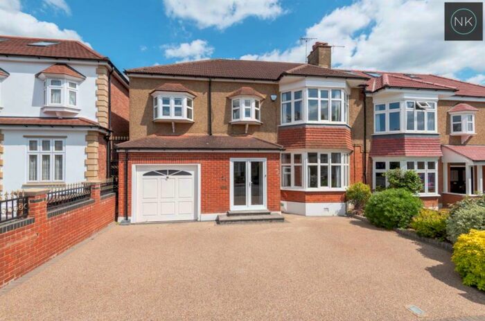 4 Bedroom Semi-Detached House To Rent In Firs Estate South Woodford, E18