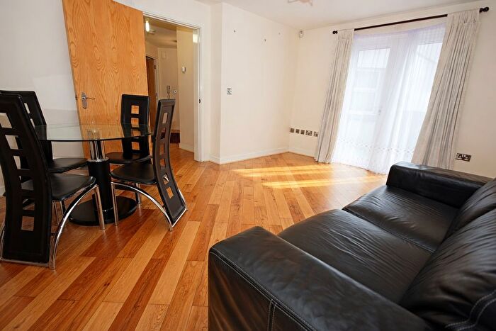 2 Bedroom Flat To Rent In Pettacre Close, Woolwich, Thamesmead, SE28