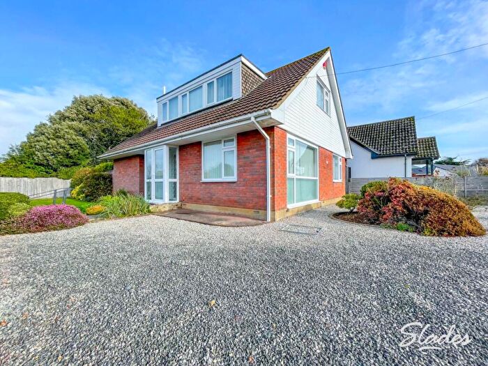 4 Bedroom Chalet To Rent In Forest Way, Highcliffe, Christchurch, BH23