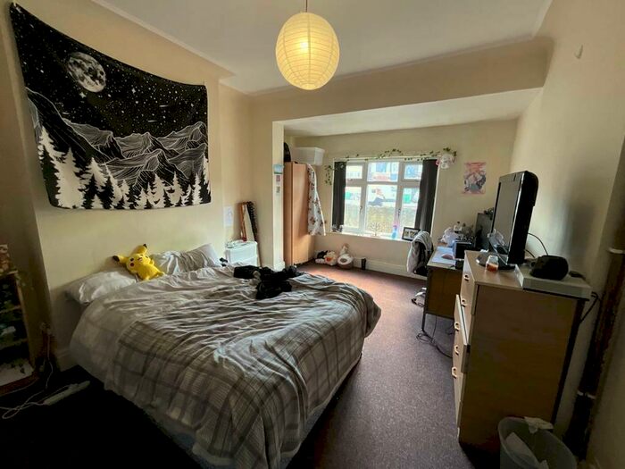 1 Bedroom Semi-Detached House To Rent In Beeston Road, Nottingham, Nottinghamshire, NG7