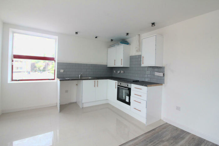 1 Bedroom Flat To Rent In Harehills Lane, Leeds, West Yorkshire, LS8