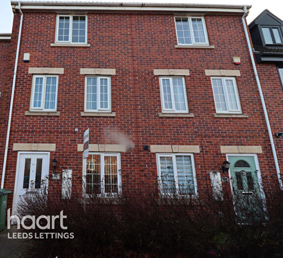 4 Bedroom Terraced House To Rent In New Forest Way, Leeds, LS10