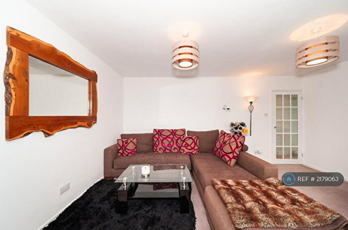 3 Bedroom Flat To Rent In Lansdowne Court, Broxbourne, EN10