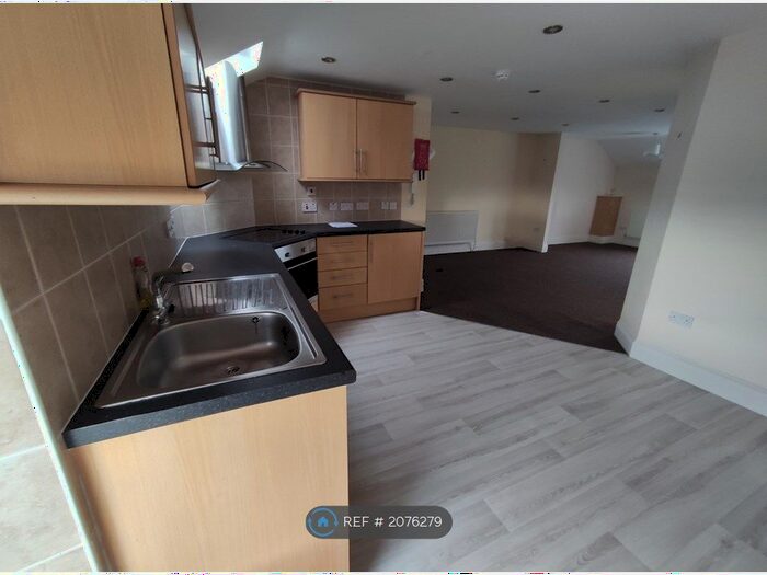 Studio To Rent In Holton Road, Barry, CF63