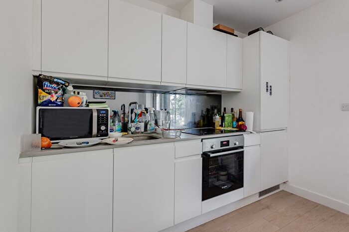 1 Bedroom Flat To Rent In New Apex Court, Grange Walk, SE1
