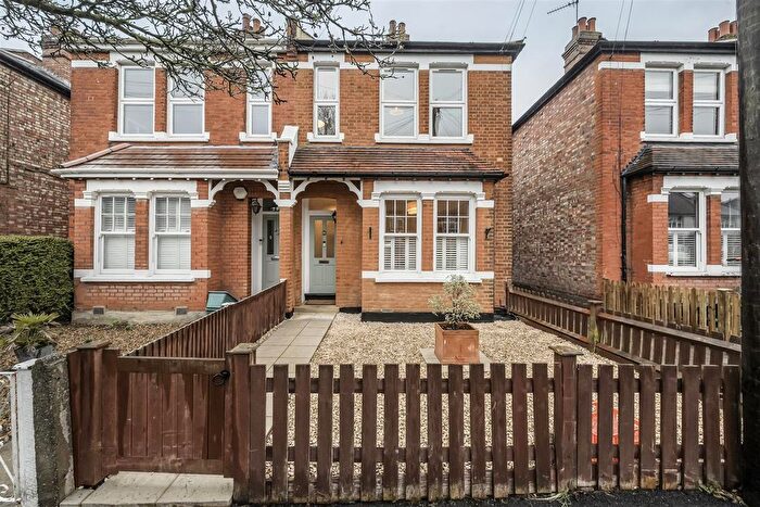 2 Bedroom Maisonette For Sale In Ellerton Road, Surbiton, KT6