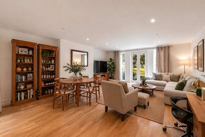 2 Bedroom Flat For Sale In Fordwych Road, Kilburn, NW2