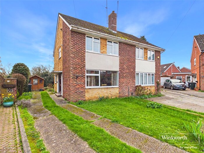 3 Bedroom Semi Detached House For Sale In Lea Close, Reading, Berkshire, RG30