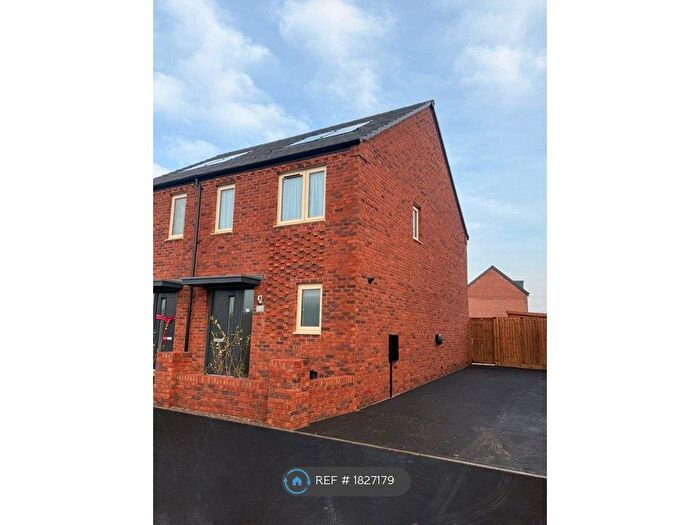 2 Bedroom Semi-detached House To Rent In Fisherswood Road, Bedford, MK42