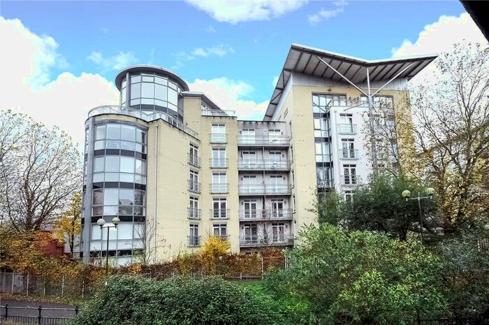 2 Bedroom Flat To Rent In The Meridian, Kenavon Drive, Reading, Berkshire, RG1
