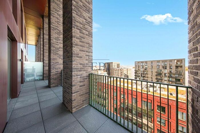 3 Bedroom Apartment For Sale In Guthrum Court, Cavendish Square, Becton, E16