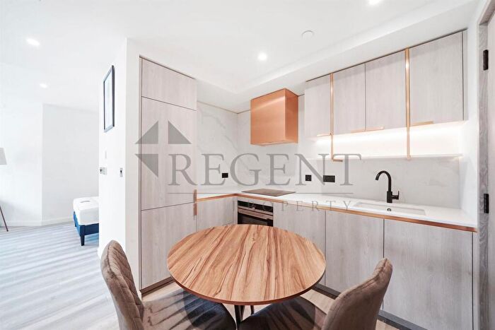 Apartment To Rent In Aspen, Marsh Wall, E14