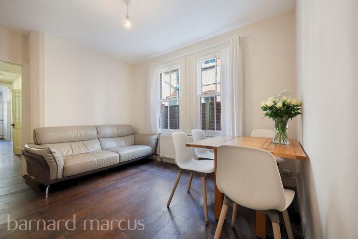 3 Bedroom Flat To Rent In Cavendish Road, London, SW12