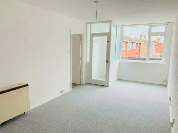 2 Bedroom Flat To Rent In Snape Drive, Lowestoft, NR32