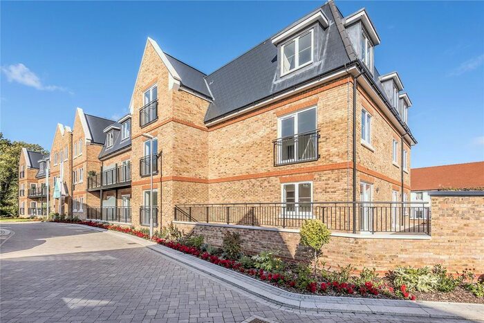 2 Bedroom Flat To Rent In Yarnold Court, Campion Square, Dunton Green, Sevenoaks, TN14