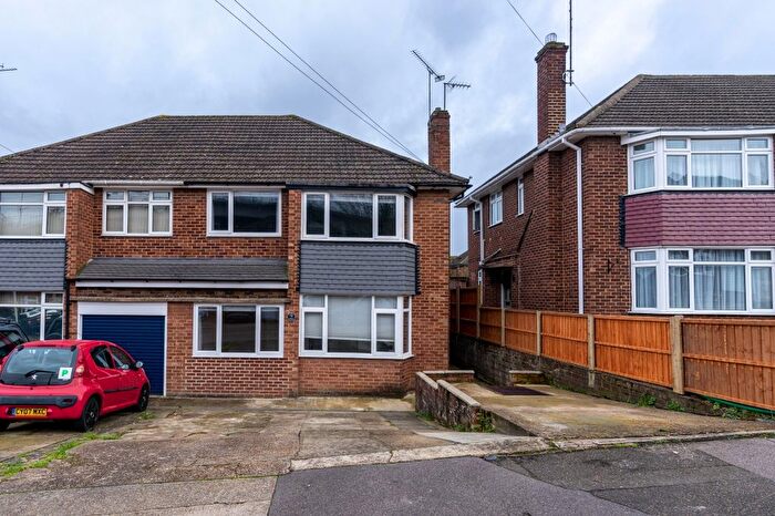 4 Bedroom Semi-Detached House To Rent In Kennard Close, Rochester, Kent, ME1