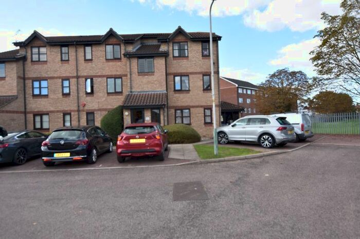 1 Bedroom Flat To Rent In Ferro Road, Rainham, RM13