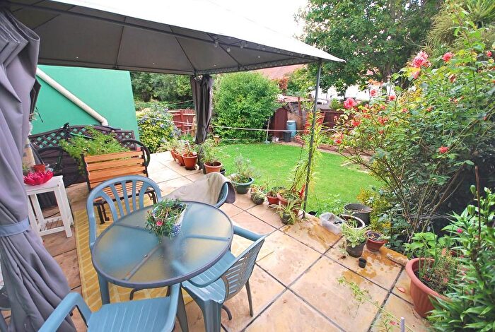 4 Bedroom Semi-Detached House For Sale In Conduit Way, Neasden, London, NW10
