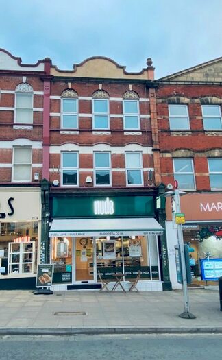 3 Bedroom Flat To Rent In High Road, London N2