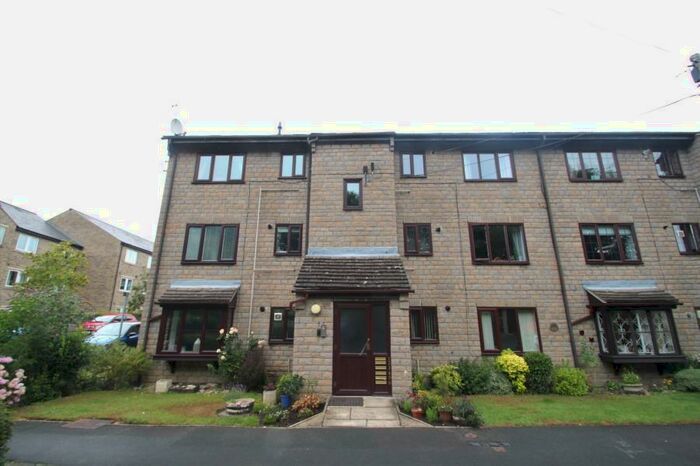 2 Bedroom Apartment To Rent In Kerry Garth, Horsforth, LS18