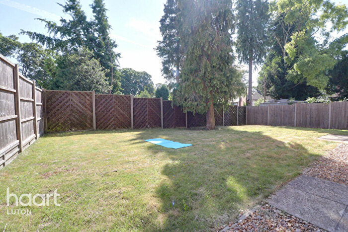 6 Bedroom Detached House For Sale In Wardown Crescent, Luton, LU2