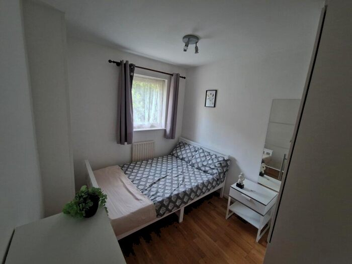 1 Bedroom House To Rent In Taeping Street, London, E14