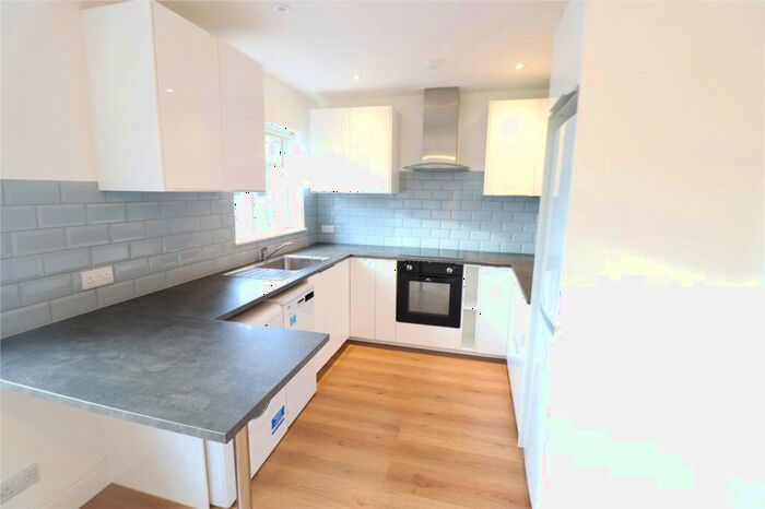 2 Bedroom Maisonette To Rent In Hale Lane, Edgware, Middx, HA8