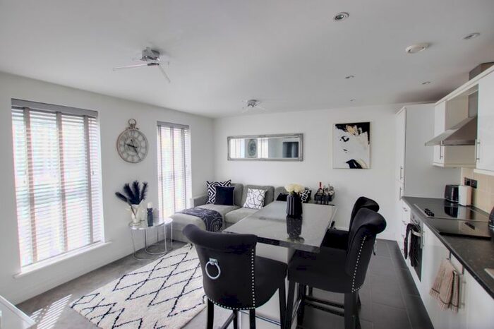 1 Bedroom Flat To Rent In Ushers Court, Trowbridge, BA14