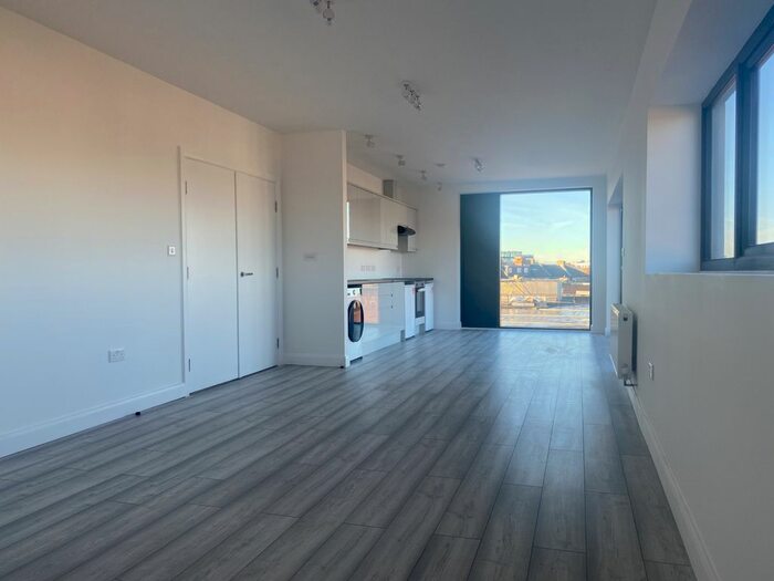 2 Bedroom Flat To Rent In Denmark Hill, London, SE5