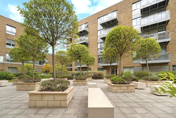 1 Bedroom Apartment For Sale In Cooper Court, Smithfield Sq, Hornsey, N8