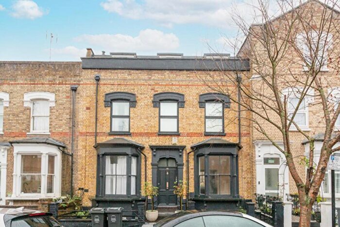2 Bedroom Flat For Sale In Foulden Road, London, N16