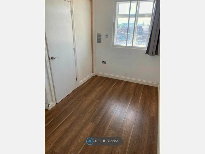 1 Bedroom Flat To Rent In High Street, New Malden, KT3