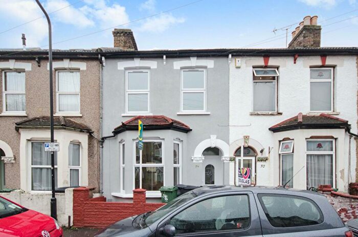 5 Bedroom House To Rent In Buxton Road, Walthamstow, London, E17
