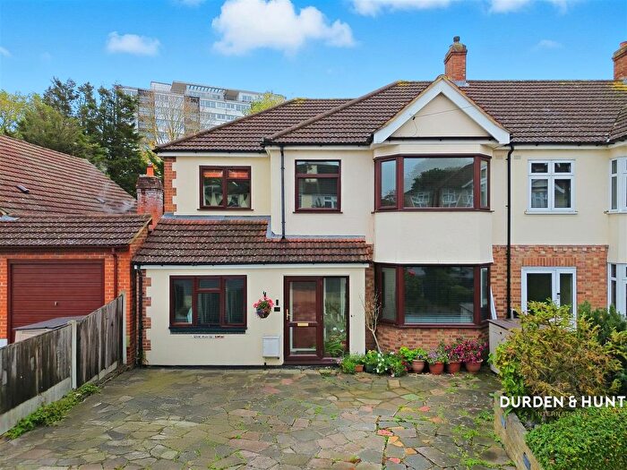 4 Bedroom End Terrace House For Sale In Northumberland Avenue, Hornchurch, RM11