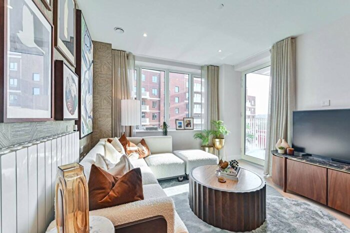 2 Bedroom Flat For Sale In Lombard Square, Plumstead, SE28
