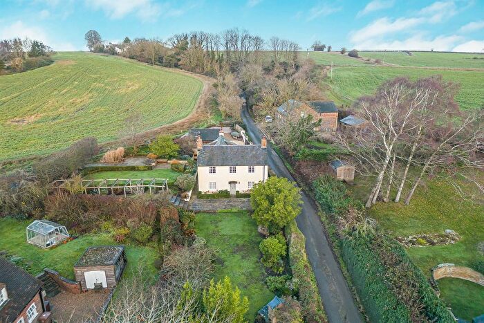 4 Bedroom Detached House To Rent In Barrack Hill, HP18