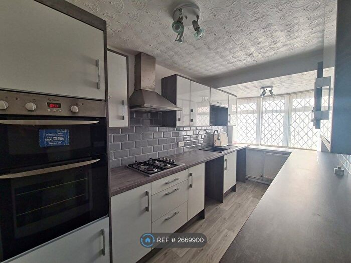 3 Bedroom Detached House To Rent In Kenilworth Close, Tipton, DY4