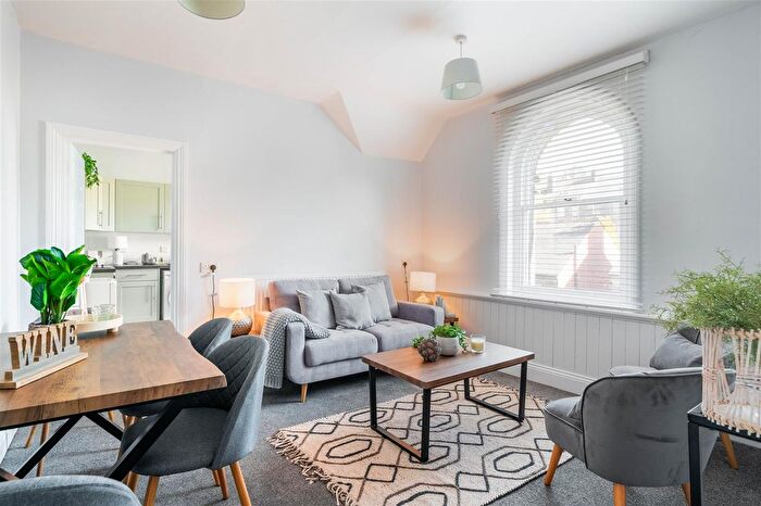 1 Bedroom Property For Sale In Henry Avenue, Matlock, DE4