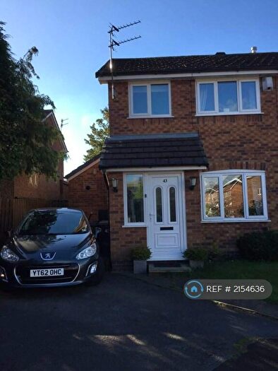 3 Bedroom Semi-Detached House To Rent In Appleton Drive, Glossop, SK13