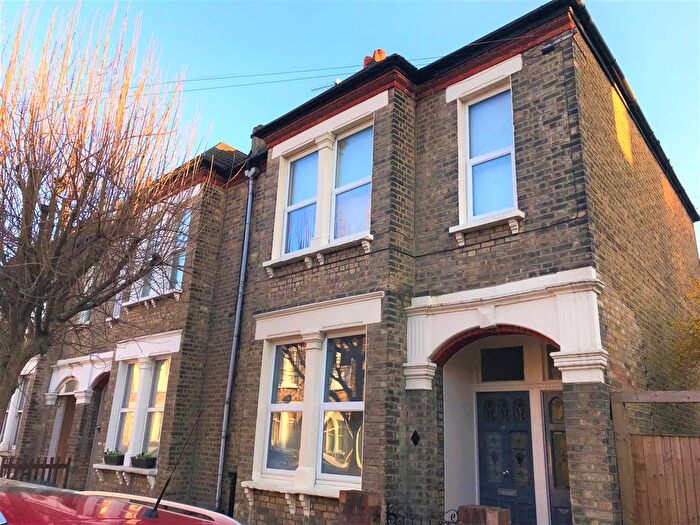 2 Bedroom Flat To Rent In Loubet Street, SW17