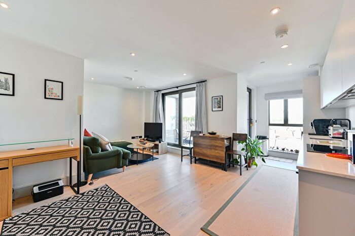 1 Bedroom Flat For Sale In Station Road, South Wimbledon, Colliers Wood, SW19