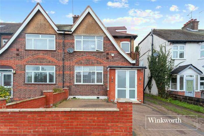 4 Bedroom Semi-Detached House To Rent In Tangle Tree Close, Finchley, London, N3