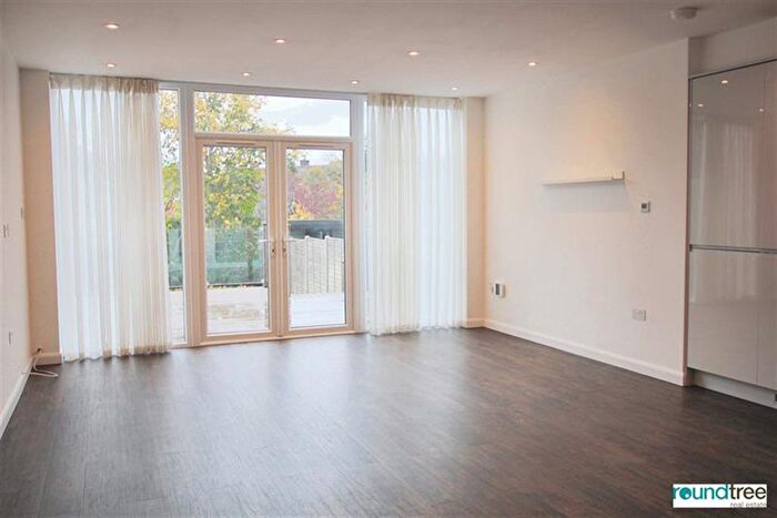 4 Bedroom Semi-Detached House To Rent In Rundell Crescent, Hendon, NW4