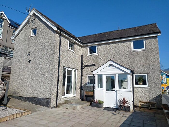 3 Bedroom Detached House For Sale In Bethesda, LL57