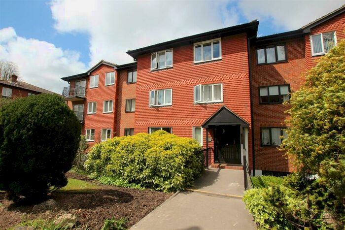 Apartment To Rent In Great Heathmead, Haywards Heath, Sussex, RH16