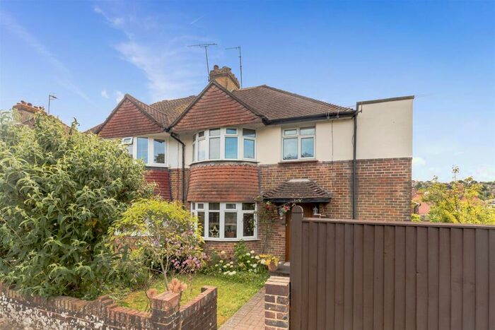 3 Bedroom Semi-Detached House To Rent In Dale Crescent, Brighton, BN1