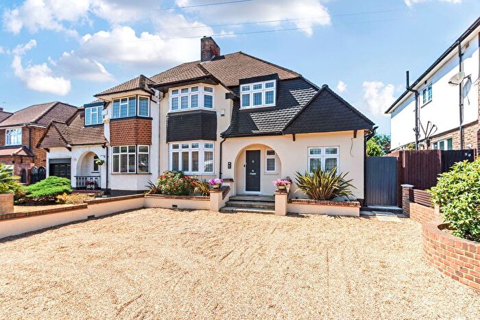 3 Bedroom Semi-Detached House For Sale In Riefield Road, London, SE9